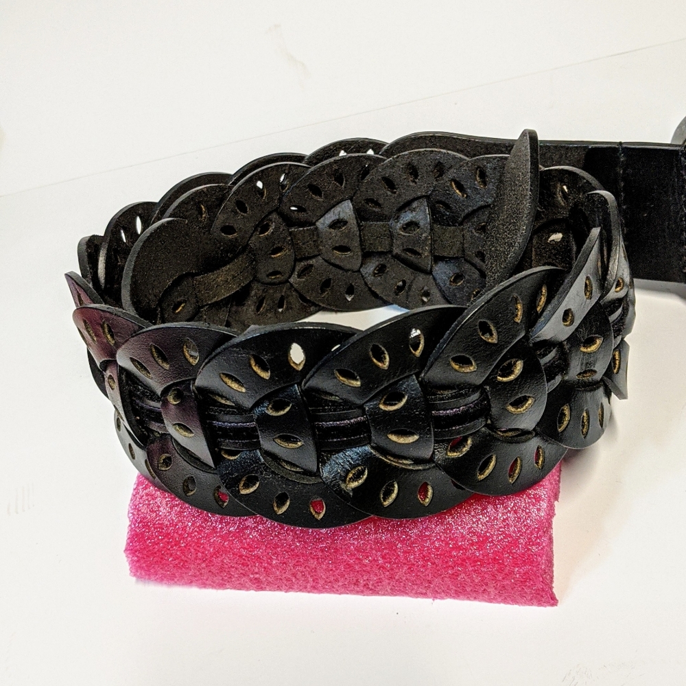 4/$25 Old Navy brand leather belt size medium - Picture 2 of 8